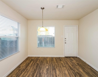18903 Venito Drive - Photo Thumbnail 5