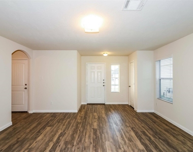 18903 Venito Drive - Photo Thumbnail 3