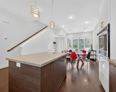 2401 Crawford Street - Photo Thumbnail 15