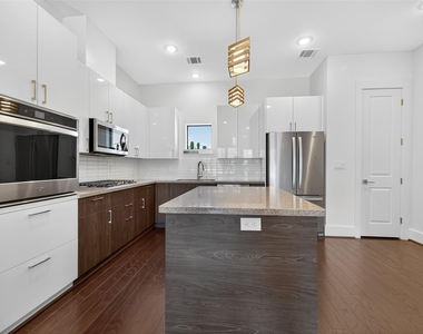 2401 Crawford Street - Photo Thumbnail 16