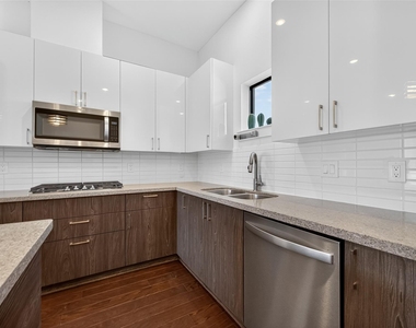 2401 Crawford Street - Photo Thumbnail 17