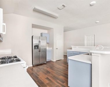 2822 Foster Hill Drive - Photo Thumbnail 10