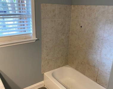 8410 Sonneville Drive - Photo Thumbnail 10