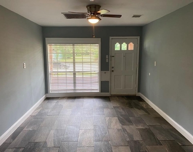 8410 Sonneville Drive - Photo Thumbnail 3