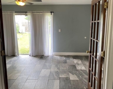 8410 Sonneville Drive - Photo Thumbnail 2