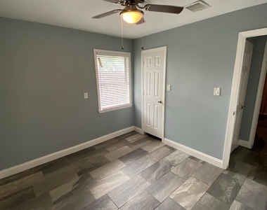 8410 Sonneville Drive - Photo Thumbnail 9