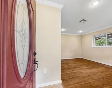 1607 Willowby Drive - Photo Thumbnail 4