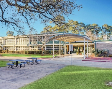 1607 Willowby Drive - Photo Thumbnail 24