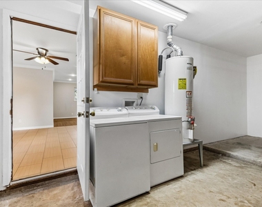 1607 Willowby Drive - Photo Thumbnail 13