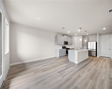 9912 Storehouse Drive - Photo Thumbnail 7