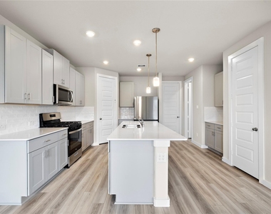 9912 Storehouse Drive - Photo Thumbnail 6