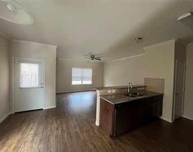 604 Rosewood Street - Photo Thumbnail 3