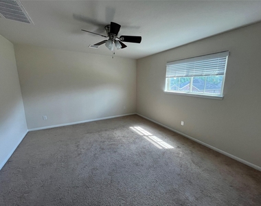 604 Rosewood Street - Photo Thumbnail 4