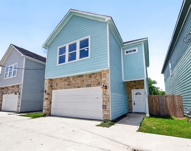 8628 Scott Street - Photo Thumbnail 2