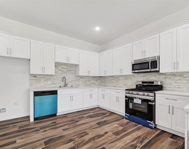 8628 Scott Street - Photo Thumbnail 8