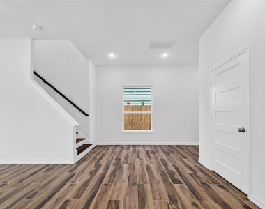 8628 Scott Street - Photo Thumbnail 13