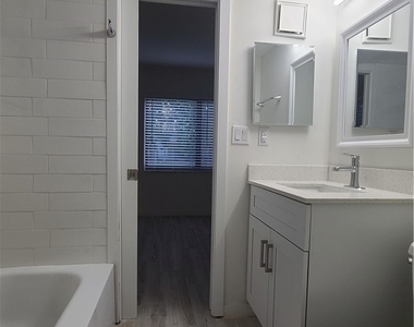 2610 Providence Street - Photo Thumbnail 8