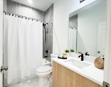 767 Crystal Avenue S - Photo Thumbnail 3