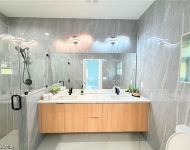 767 Crystal Avenue S - Photo Thumbnail 4