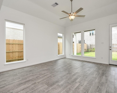 7207 Prairie Heights Drive - Photo Thumbnail 7