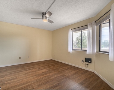 7410 Lake Breeze Drive - Photo Thumbnail 8