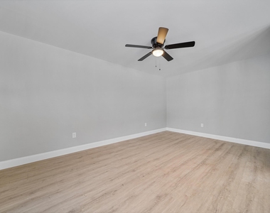 136 S Main - Photo Thumbnail 12