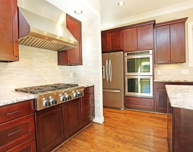 1611 Wakefield Drive - Photo Thumbnail 7