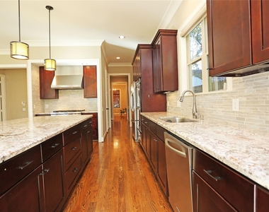 1611 Wakefield Drive - Photo Thumbnail 6