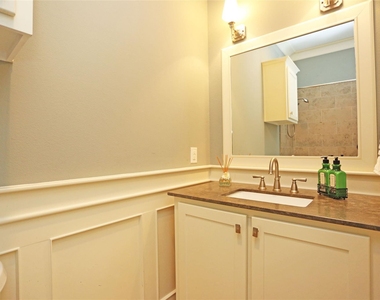 1611 Wakefield Drive - Photo Thumbnail 12