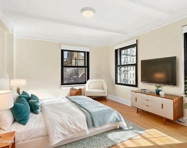 Christopher Street - Photo Thumbnail 2