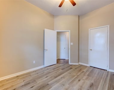 10622 Lonesome Dove Trail - Photo Thumbnail 28