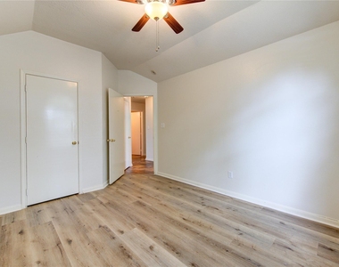 10622 Lonesome Dove Trail - Photo Thumbnail 26