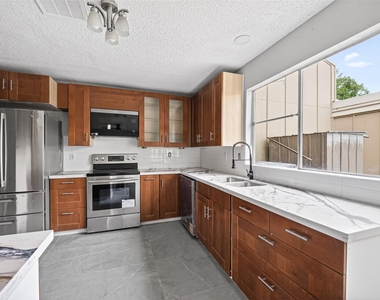 2340 Woodland Park Drive - Photo Thumbnail 17