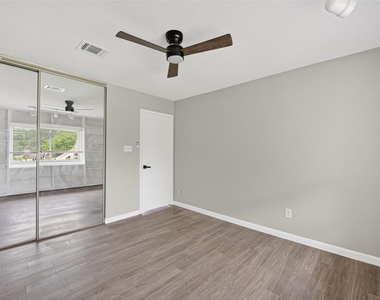 2340 Woodland Park Drive - Photo Thumbnail 36
