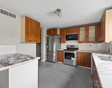 2340 Woodland Park Drive - Photo Thumbnail 16