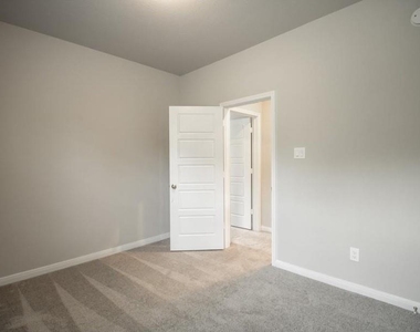 21449 Kings Guild Lane - Photo Thumbnail 7