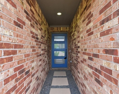 10433 Russell Pines Drive - Photo Thumbnail 3