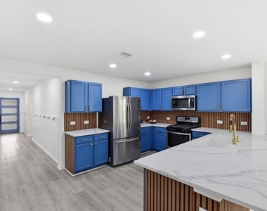 10433 Russell Pines Drive - Photo Thumbnail 7