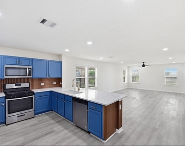 10433 Russell Pines Drive - Photo Thumbnail 6