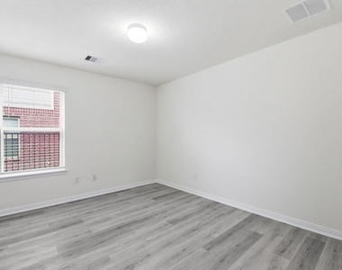 10433 Russell Pines Drive - Photo Thumbnail 13