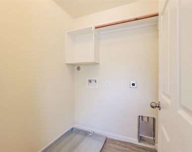 5814 Northern Oak Street - Photo Thumbnail 11