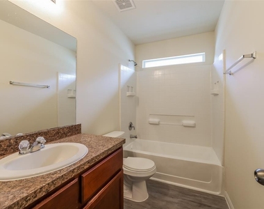 5814 Northern Oak Street - Photo Thumbnail 13