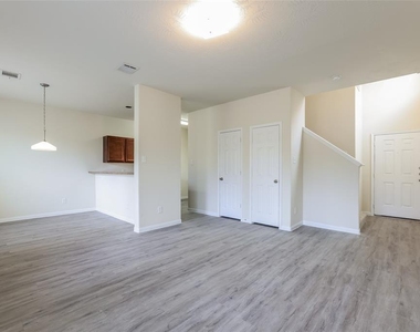 5814 Northern Oak Street - Photo Thumbnail 3