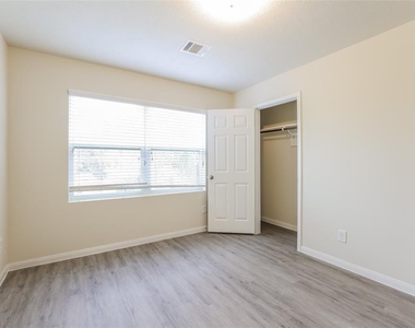 5814 Northern Oak Street - Photo Thumbnail 14
