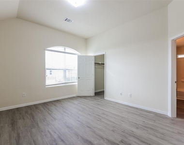 5814 Northern Oak Street - Photo Thumbnail 8