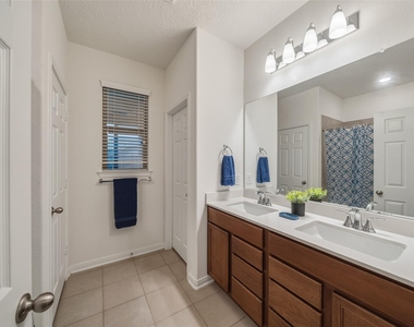 6218 Morning Fern Lane - Photo Thumbnail 17