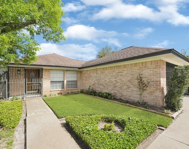 9208 Carousel Lane - Photo Thumbnail 3