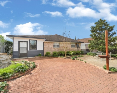9208 Carousel Lane - Photo Thumbnail 5