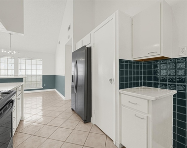 9208 Carousel Lane - Photo Thumbnail 18