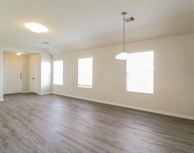 6301 Hogue Street - Photo Thumbnail 4